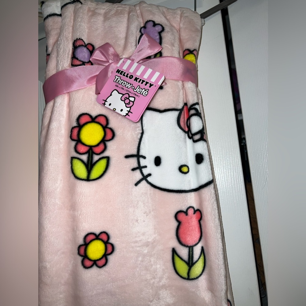 Hello Kitty Easter / Spring Flower Throw Blanket 50 x 70” - Picture 2 of 3